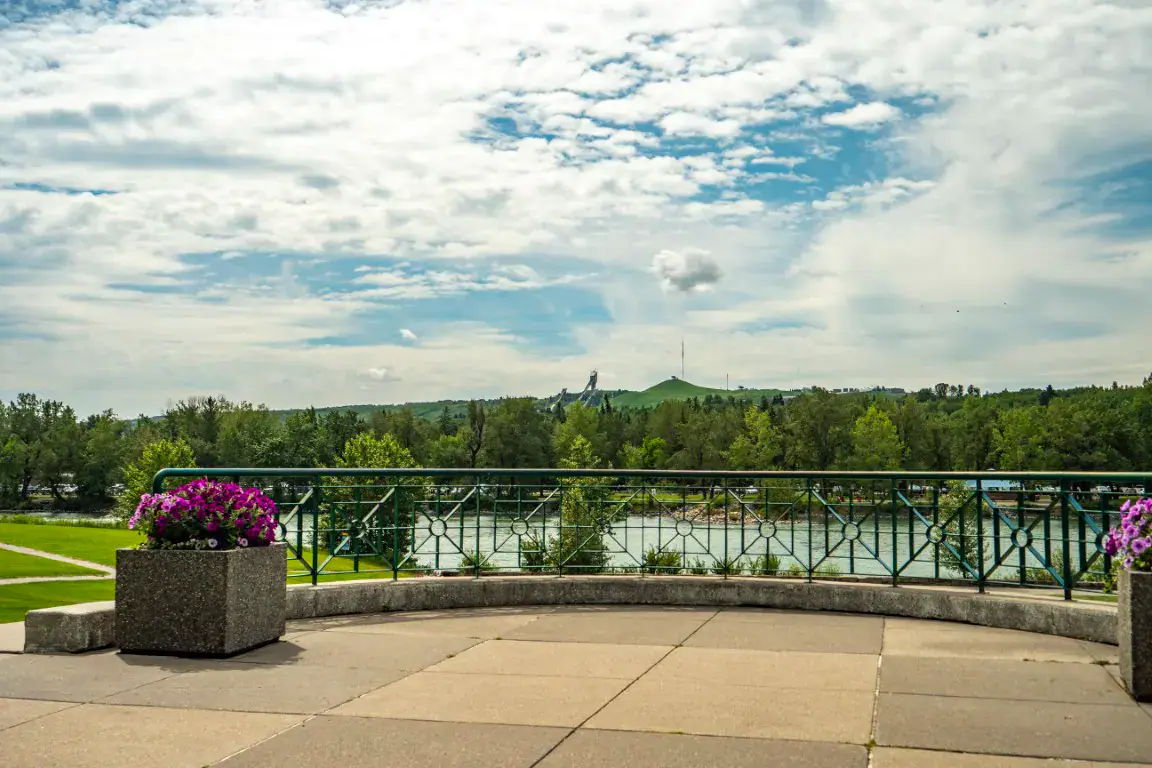 Silver Springs property and community context
